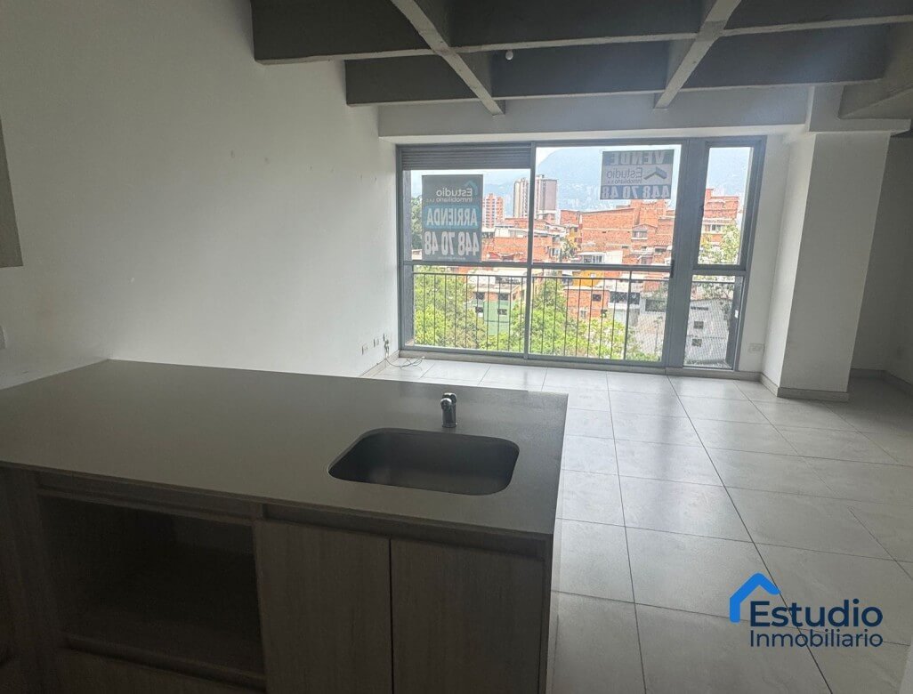 VENTA APARTAESTUDIO MEDELLIN LOMA DE LOS BERNAL COD 1661528