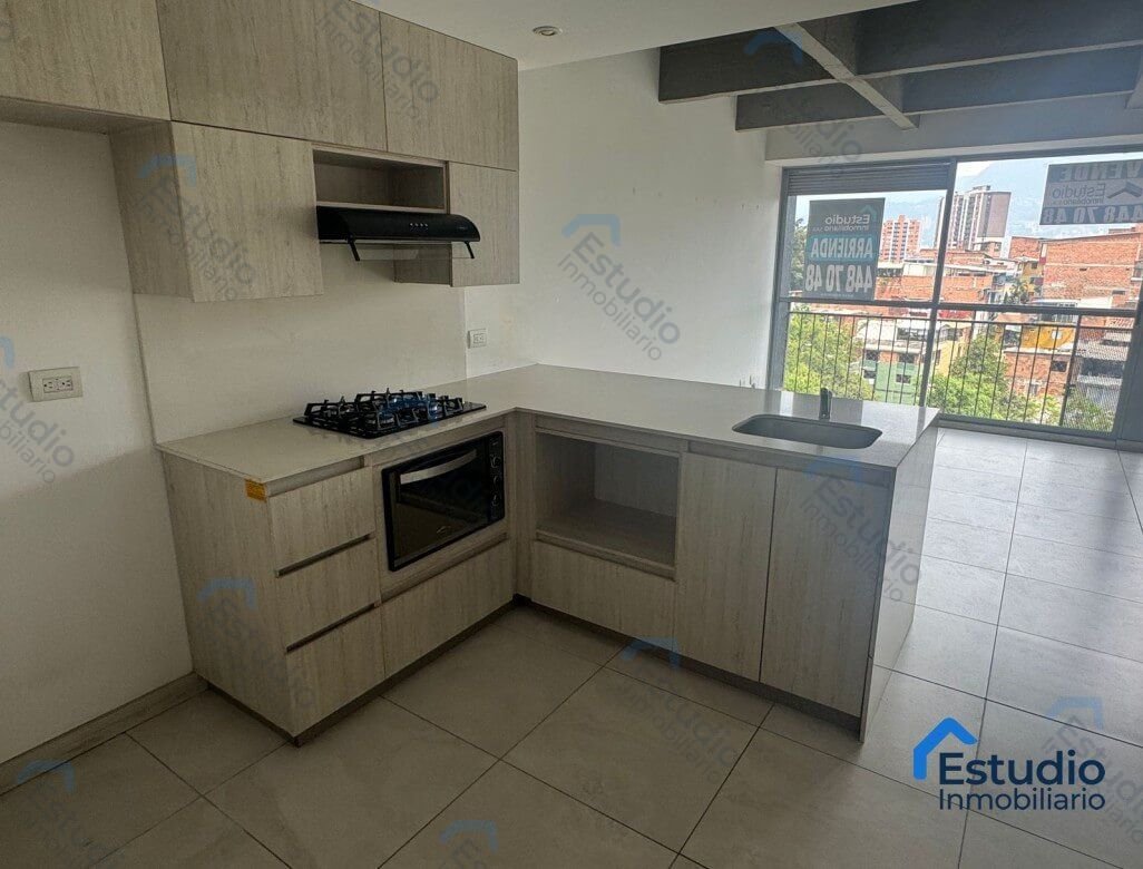 VENTA APARTAESTUDIO MEDELLIN LOMA DE LOS BERNAL COD 1661528