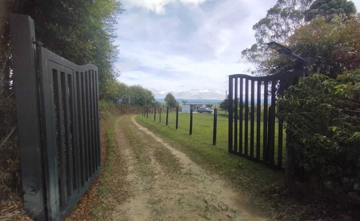 VENTA CASA LOTE EL SANTUARIO COD 1356178