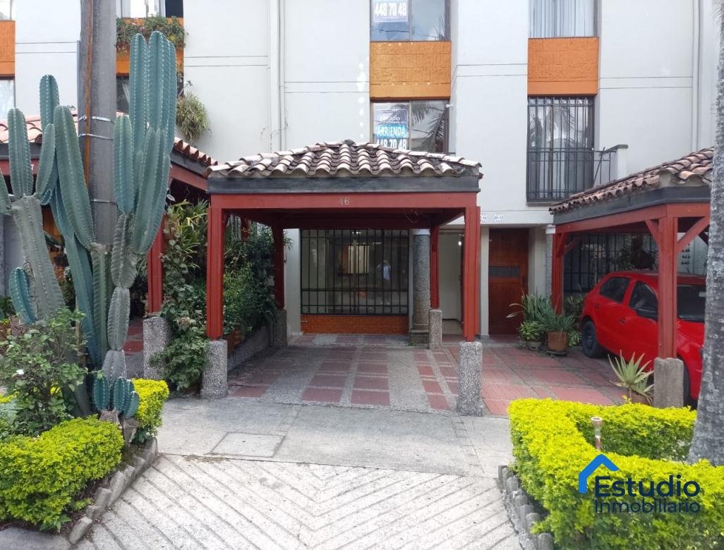 ARRIENDO CASA MEDELLIN COD 1681198