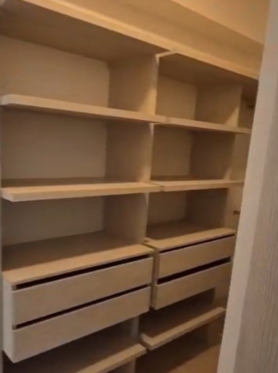 573