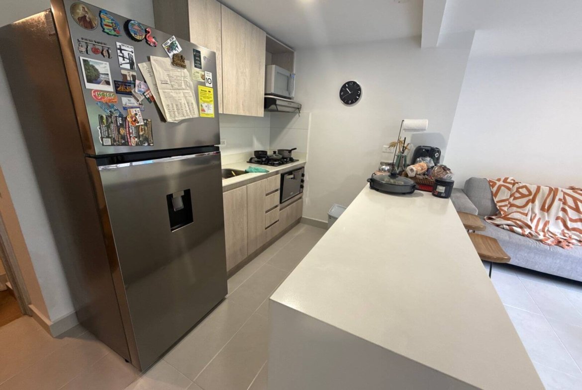 VENTA APARTAMENTO MEDELLIN LOMA DE LOS BERNAL COD 1716247