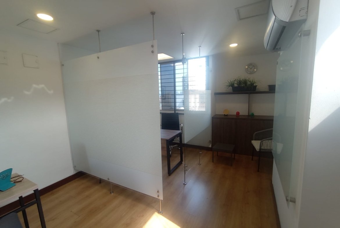ARRIENDO MEDELLIN OFICINA POBLADO COD 1727351