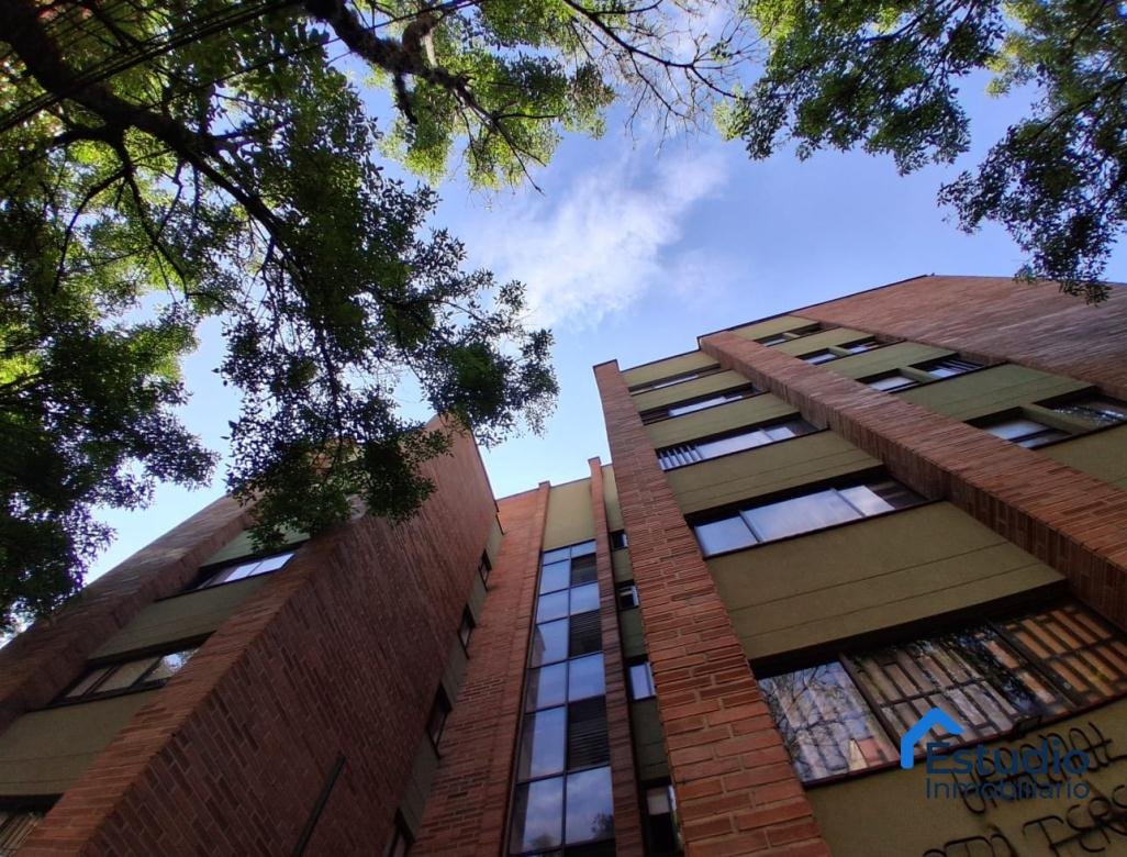 ARRIENDO MEDELLIN APARTAMENTO LAURELES COD 1740305