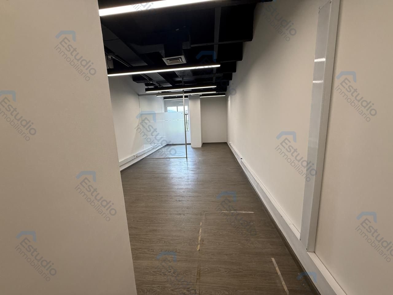 watermarked-img-1776804126765-4-5