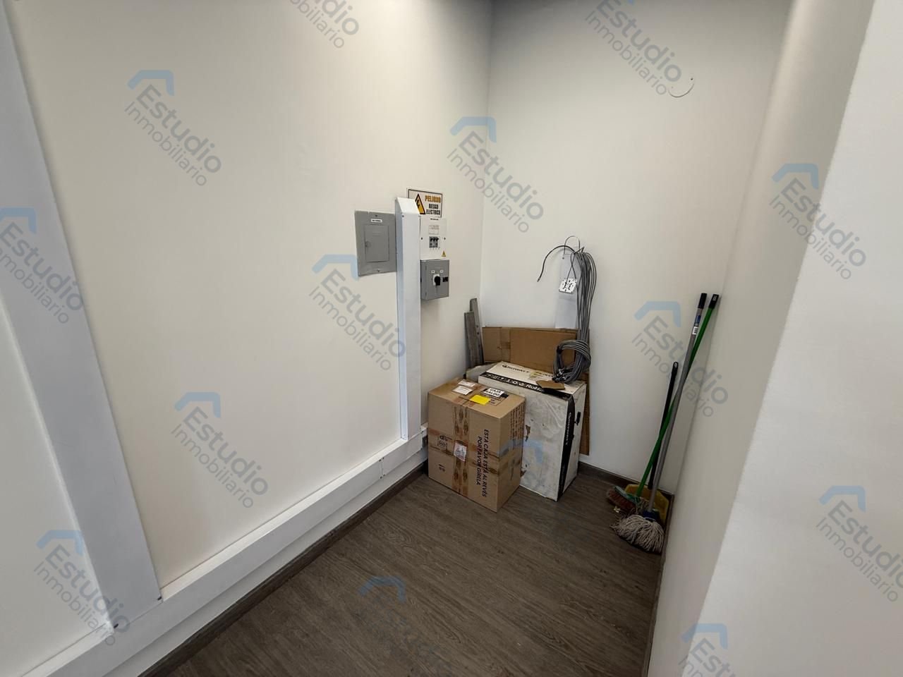 watermarked-img-1776804126765-5-6