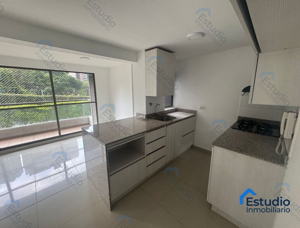 VENTA APARTAMENTO MEDELLIN LOMA DE LOS BERNAL COD 1765903