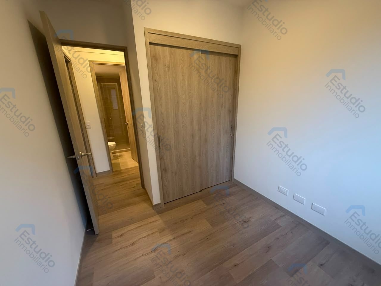 watermarked-img-1783860617355-8-9