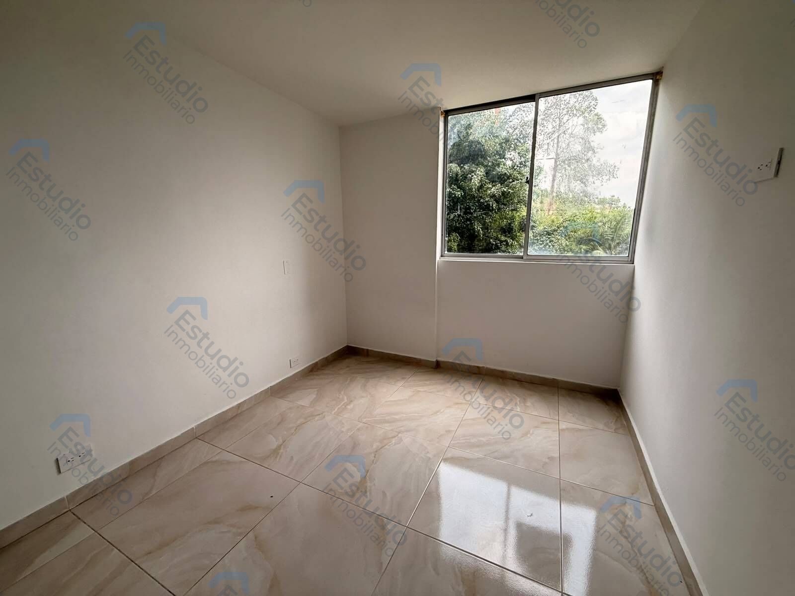 watermarked-img-1790794549105-3-4