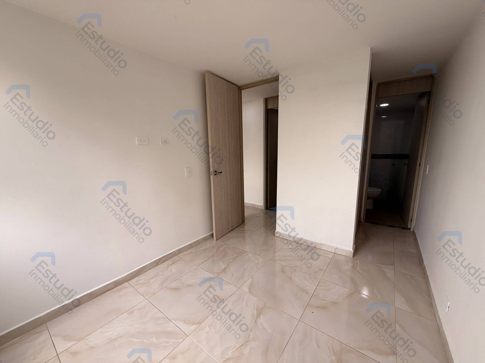 watermarked-img-1790794549105-4-5