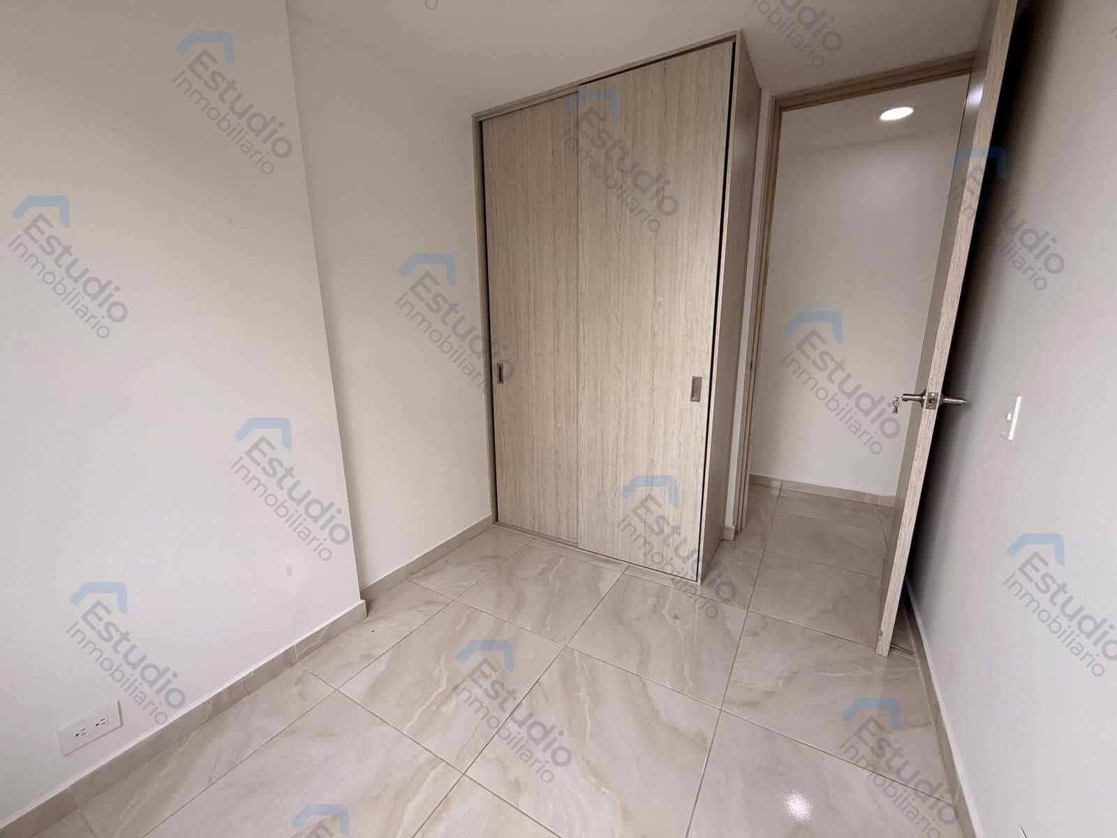 watermarked-img-1790794549105-6-7