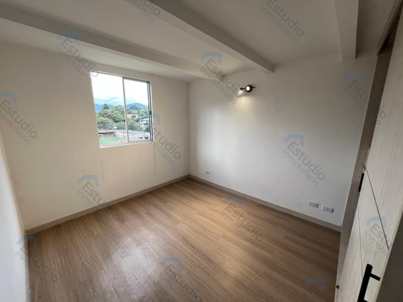 watermarked-img-1790878684591-3-4
