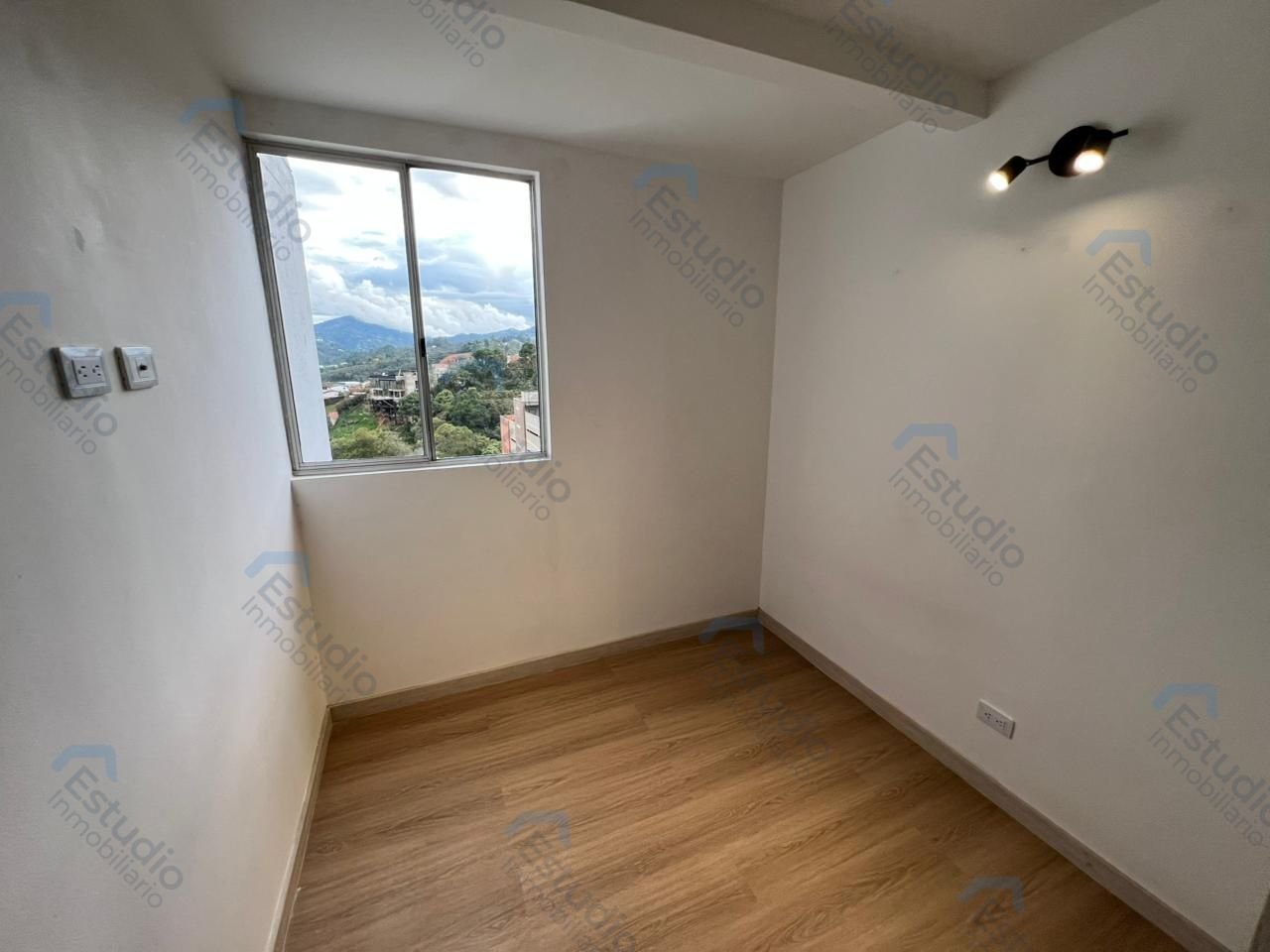 watermarked-img-1790878684591-5-6