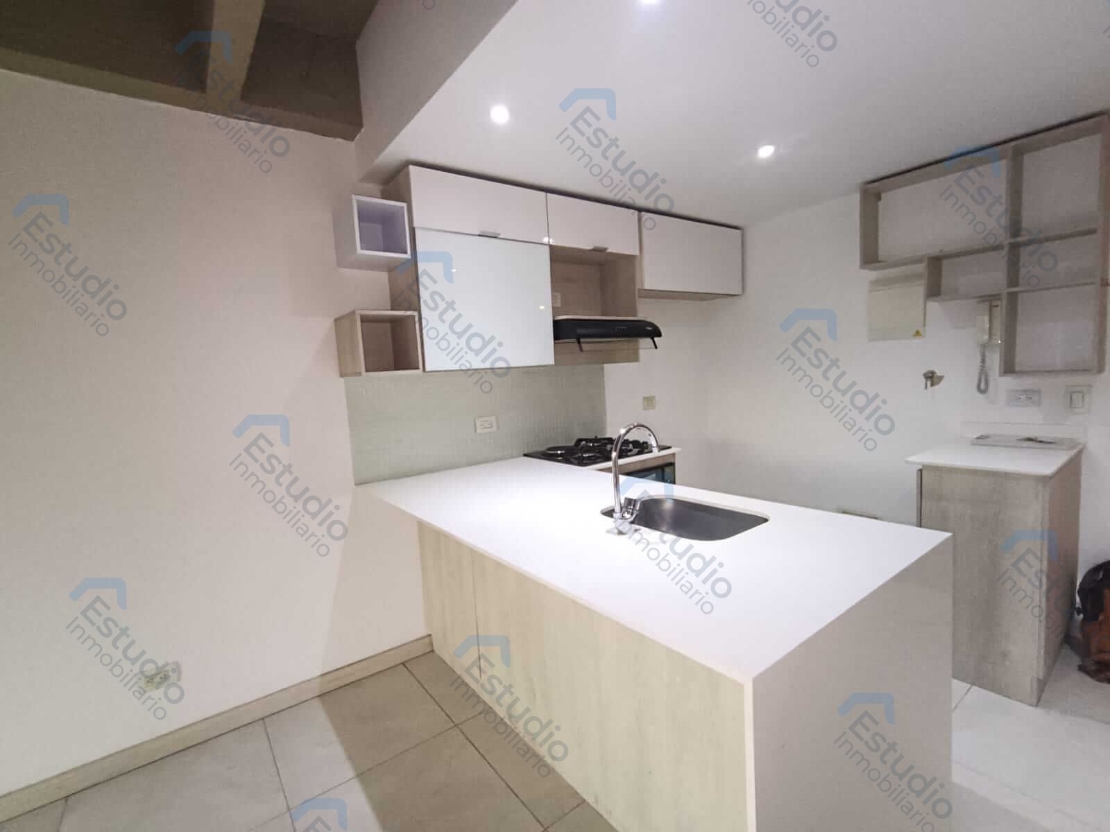 watermarked-img-1790889240836-3-4