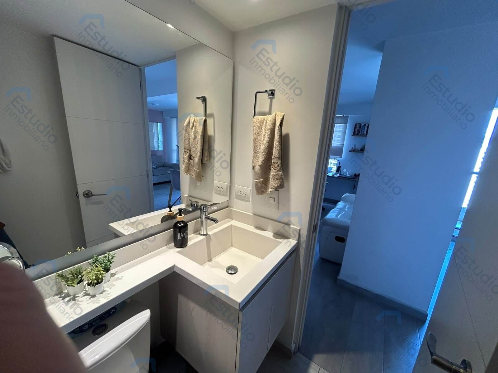 watermarked-img-1791229402442-11-12