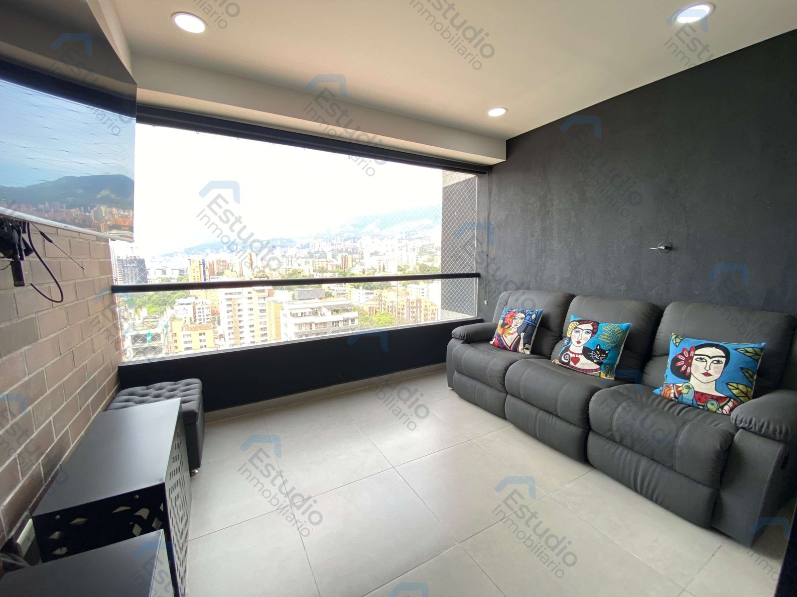 watermarked-img-1791552572415-0-1